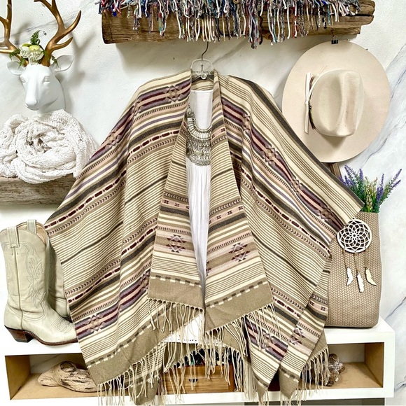 ✨ Beautiful southwestern boho Cape w horn accent and prairie Country vibe - Picture 1 of 10